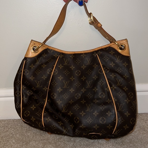 Louis Vuitton Purse - Picture 3 of 13